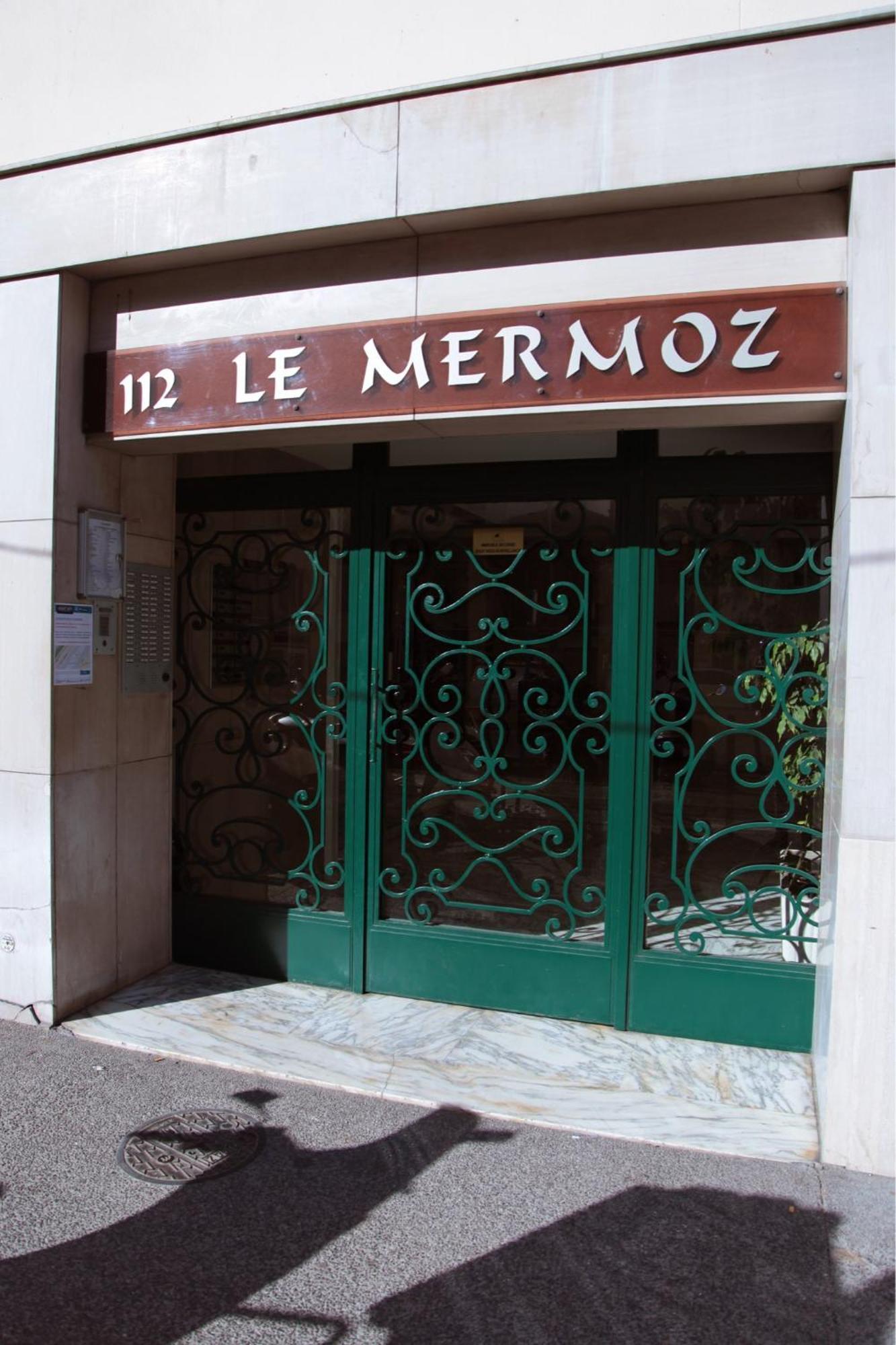 Stylish 2 Flat 60 Meters To The